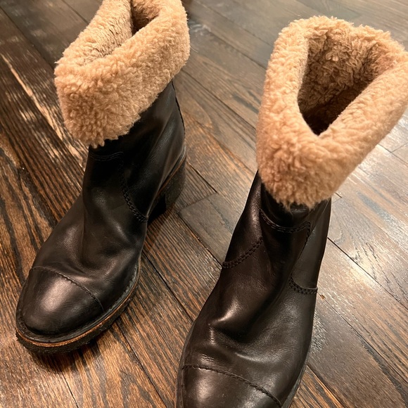 Chanel Leather boot with shearling fold over ankle boot - Picture 2 of 8